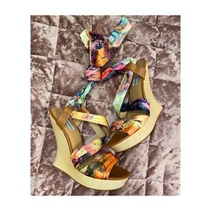 Brand New Steve Madden Lace Up Platforms